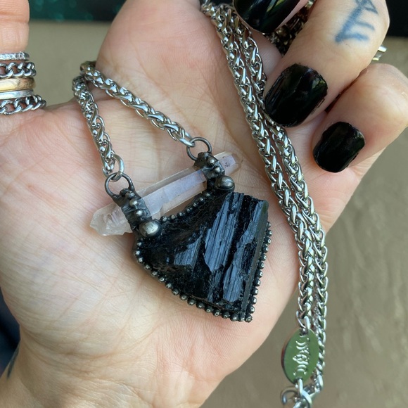 Natural heart shape black tourmaline & crystal quartz charm boho goth necklace - Picture 8 of 13